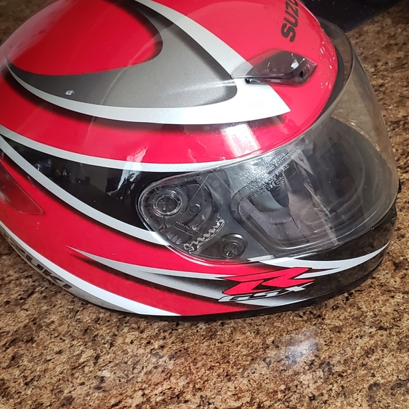*SOLD*Suzuki Motorcycle Helmet R GSX - Picture 7 of 9